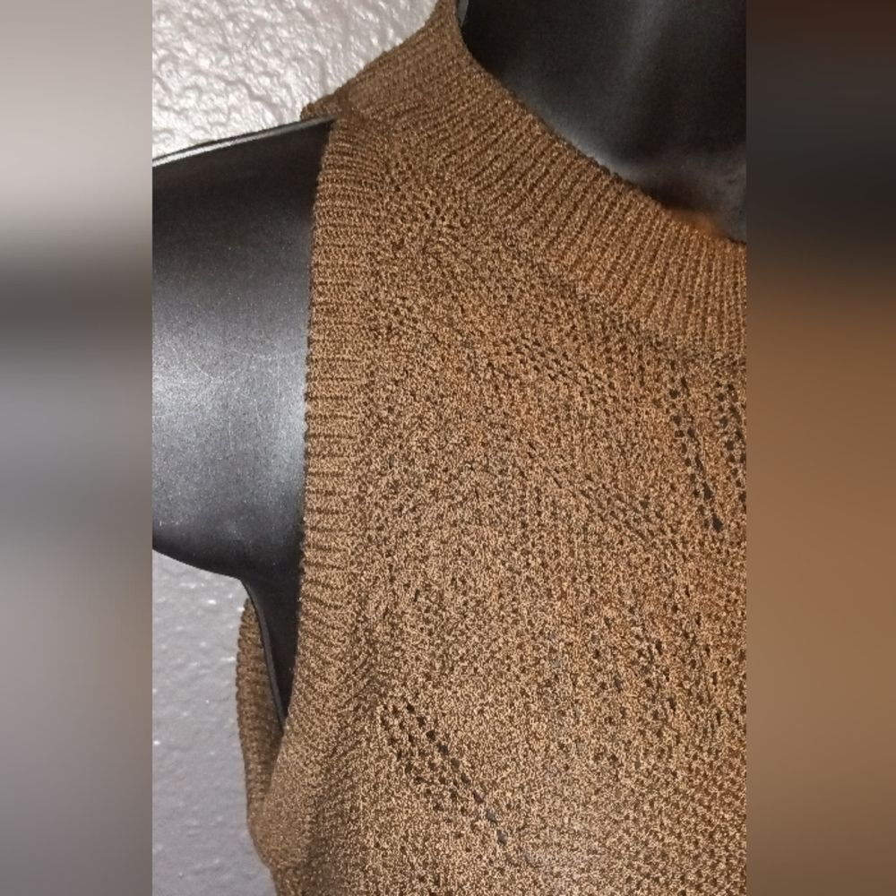Isaac Mizrahi Brown Sleeveless Mock Neck Sweater W/Faux Buttons on Shoulder - Picture 4 of 7